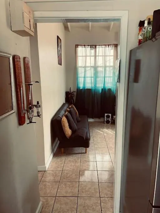 Shabbehs Inn Roseau Apartment