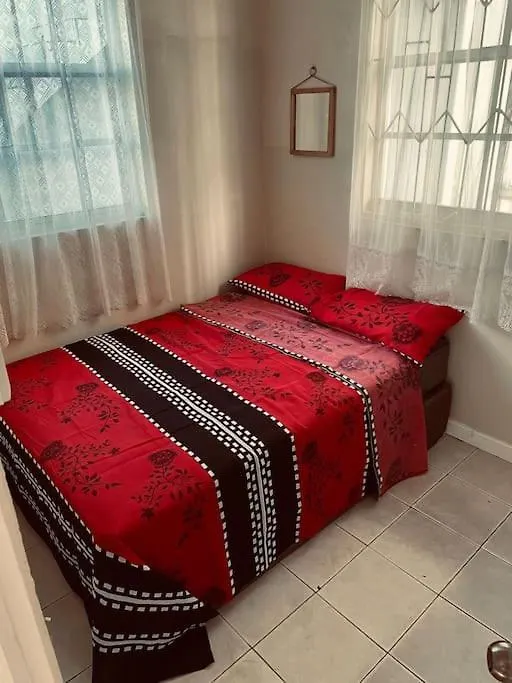 Shabbehs Inn روسو 0*,  دومينيكا